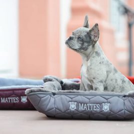 Mattes Dusty Sheepskin Dog Bed