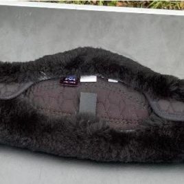 Mattes Crescent black 28″ Girth